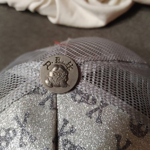 Ed Hardy (Unisex) Silver snapback hat - Picture 2 of 5